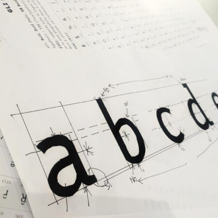 La typographie - l’art et la technique d’adapter les polices pour rendre les documents numériques plus lisibles et esthétiquement agréables.