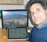Jordi Lagares montrant le logiciel Plaphoons en version autonome installé sur Tablet PC