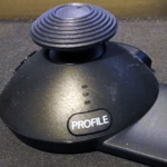 Le bouton "Profile" est positionné près du joystick